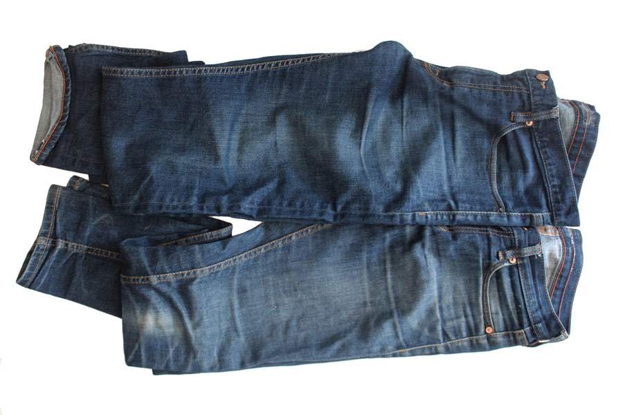 raw denim jeans cleaned by machine wash compared to unwashed raw denim jeans cleaned by machine wash compared to unwashed